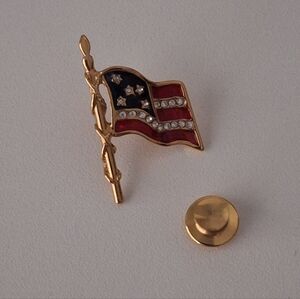 Carolee vintage American Flag lapel pin brooch - NWT